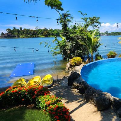 Frente a El Castillo de San Felipe